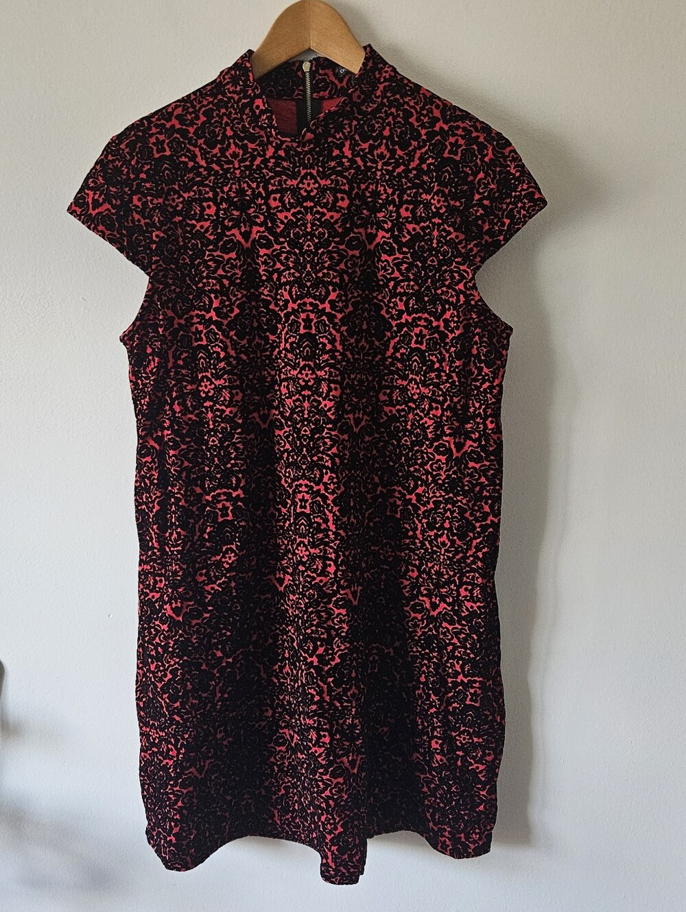 Chelsea & Theodore Black and Red Brocade Cap-Sleeve Shift Dress